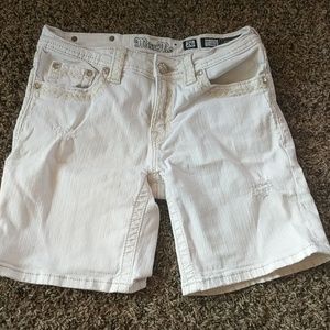 MissMe white mid length boyfriend shorts size 26